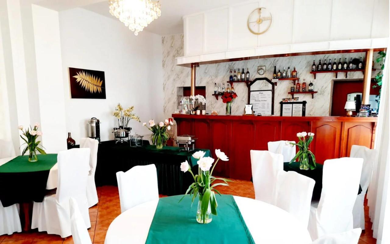 Hotel Bursztyn Kalisz  Bagian luar foto