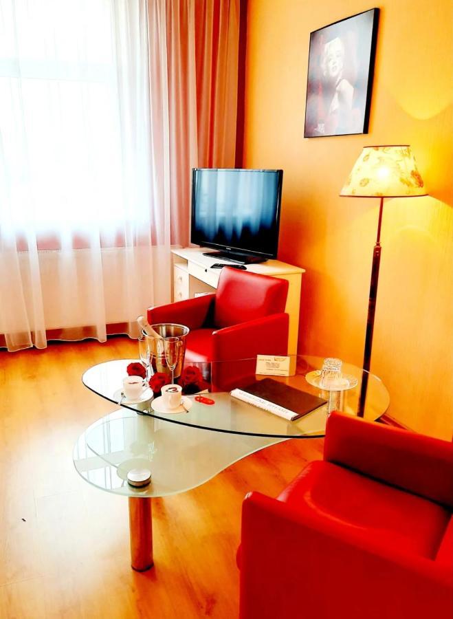 Hotel Bursztyn Kalisz  Bagian luar foto
