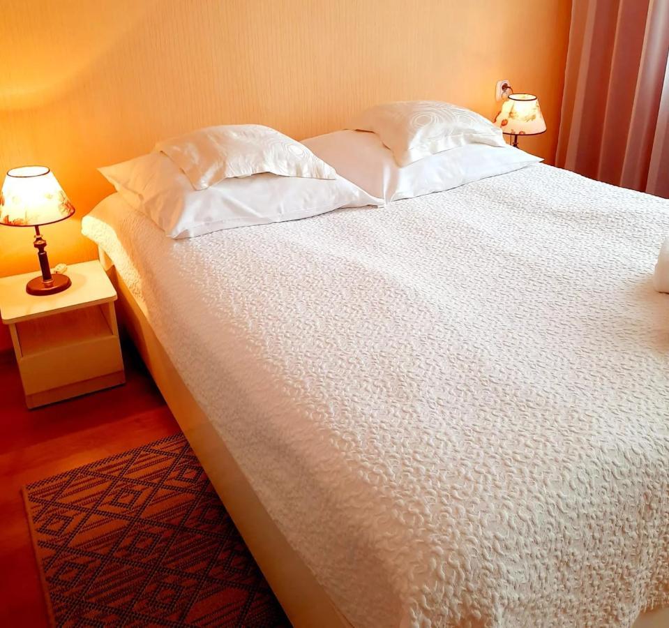 Hotel Bursztyn Kalisz  Bagian luar foto