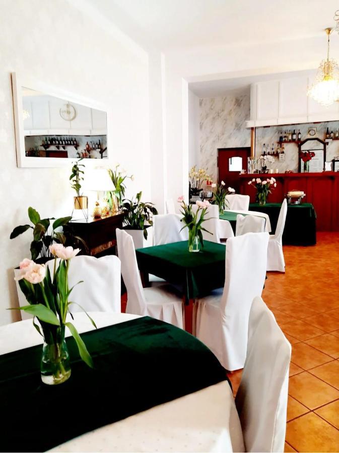 Hotel Bursztyn Kalisz  Bagian luar foto