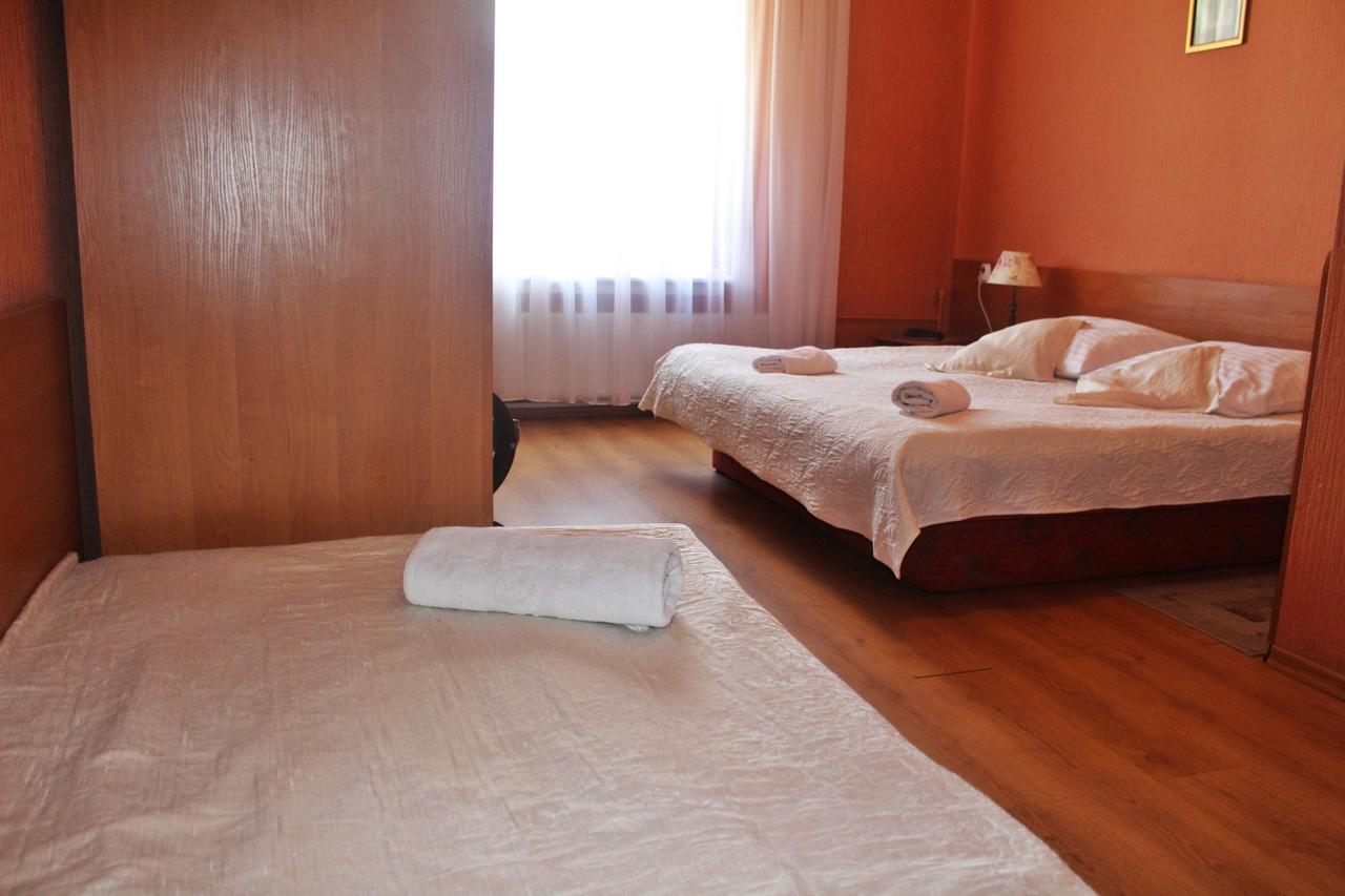 Hotel Bursztyn Kalisz  Bagian luar foto