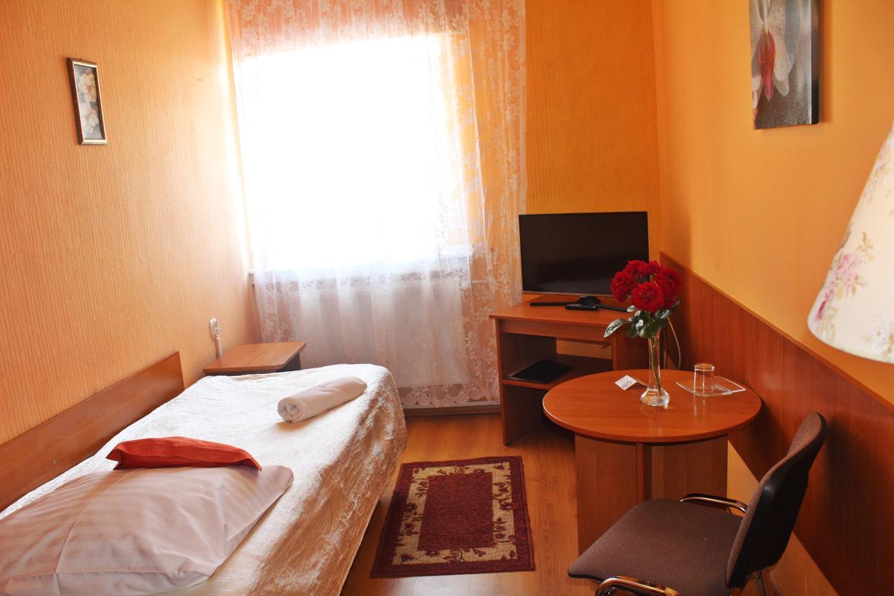 Hotel Bursztyn Kalisz  Bagian luar foto