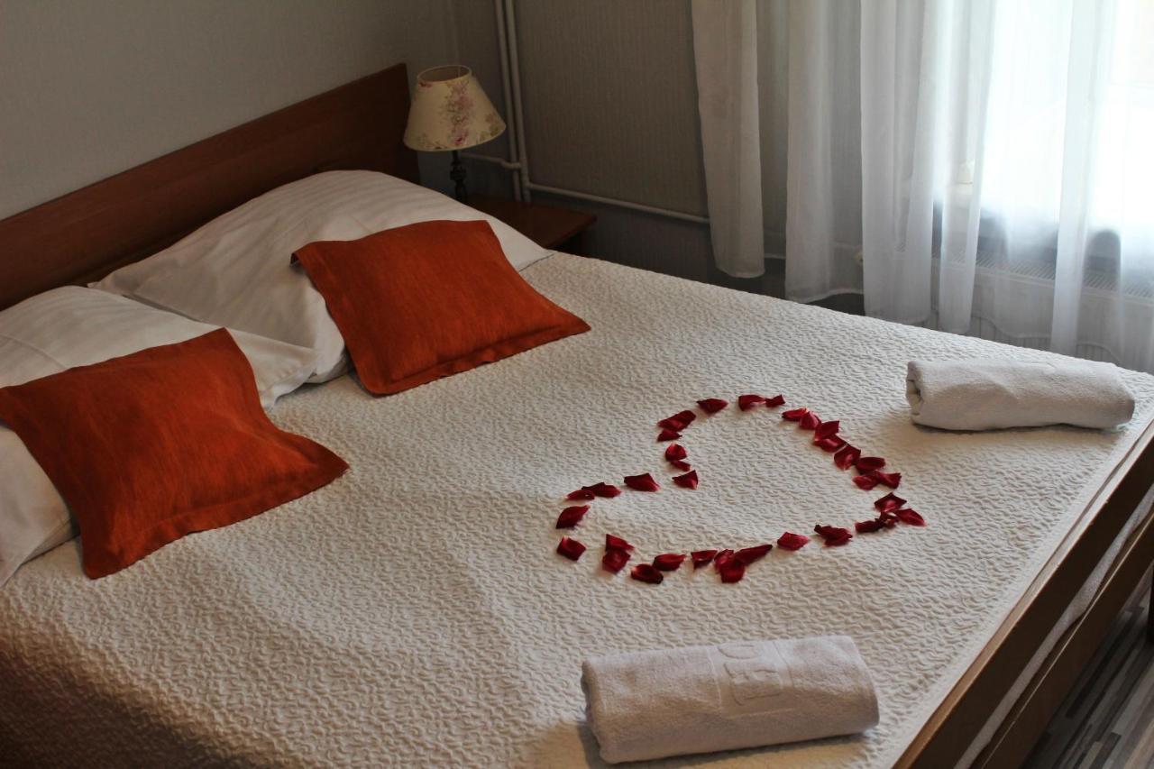 Hotel Bursztyn Kalisz  Bagian luar foto