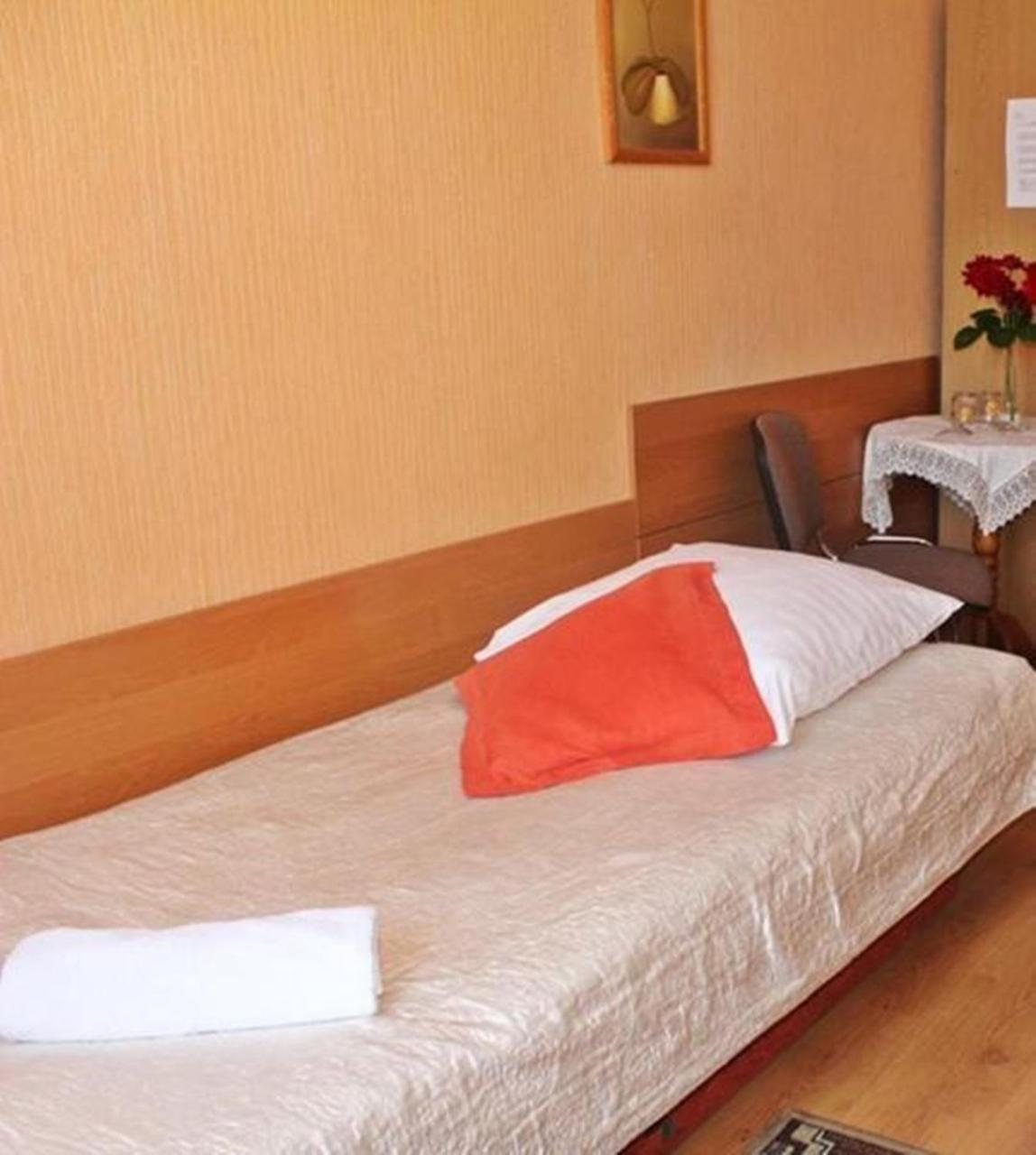 Hotel Bursztyn Kalisz  Bagian luar foto